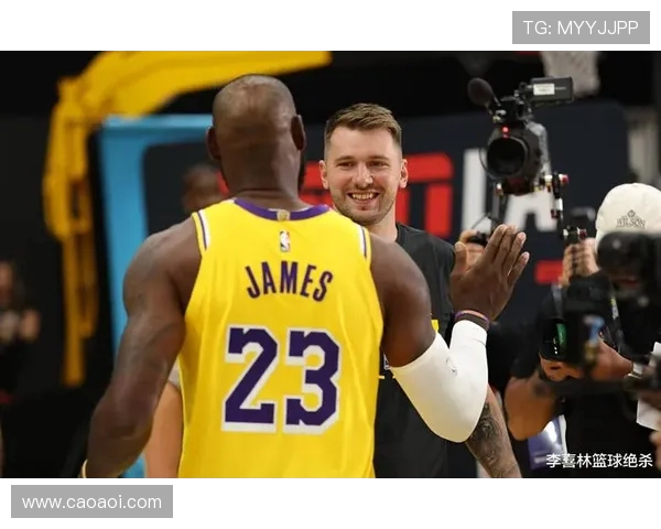 原创东契奇抵达费城加盟湖人,周一复出迎战76人 詹姆斯状态提升有望回归 原创东契奇抵达费城加盟湖人,周一复出迎战76人 詹姆斯状态提升有望回归